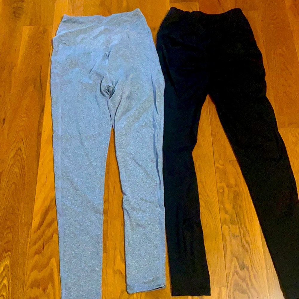 Sold❌❌2 pair Scrunch butt tummy control leggings- Never Worn -S/M